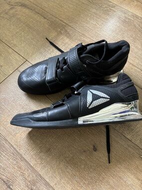 Reebok Men’s Black Lifting Shoes with Silver Heel Accent